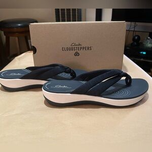 Women's Cloudsteppers Arla Kaylie Slip-On Thong Sandals - Brand New